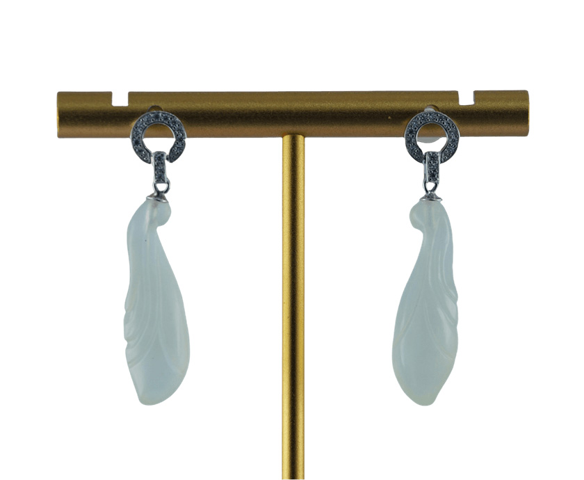 银色圆环形玉兰花耳钉