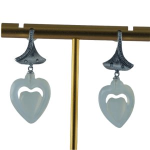 银色歼击机形桃心耳钉