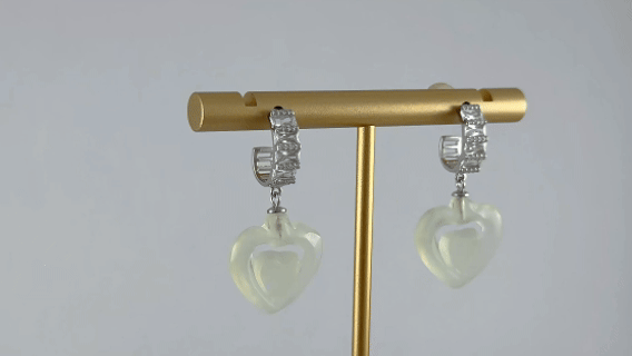 银色C形桃心耳钉 - 图片 4