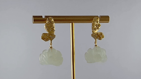 金色飞行蝴蝶形小牡丹花耳钉 - 图片 4