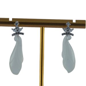 银色皇冠形玉兰花耳钉