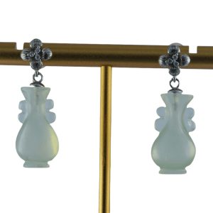 银色花朵形如意瓶耳钉