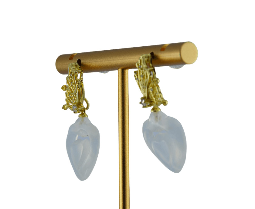 金色蝴蝶形桃心耳钉 - 图片 2